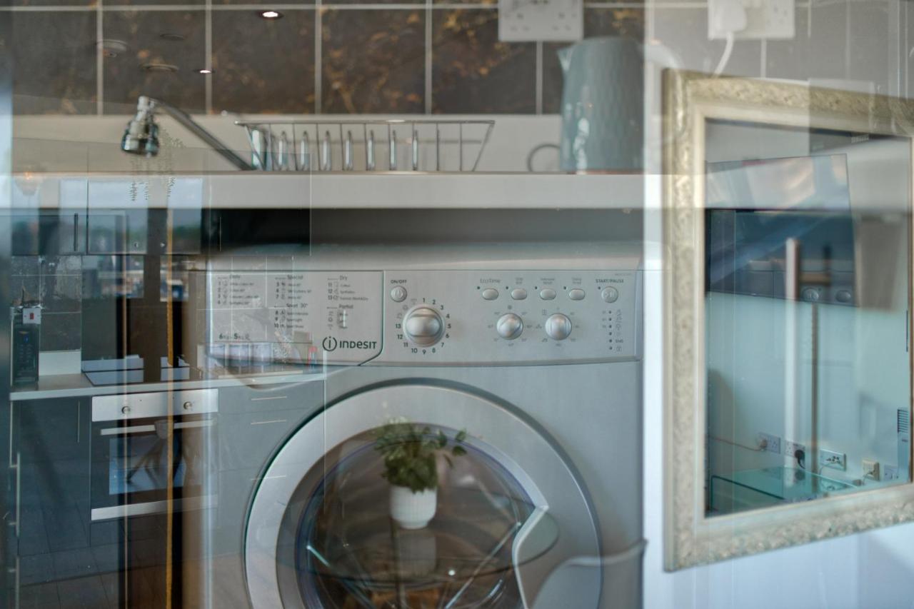 Sidemerseylivings - Central, Bright, And Convenient 2-Bedroom Apartment With Parking Liverpool Zewnętrze zdjęcie
