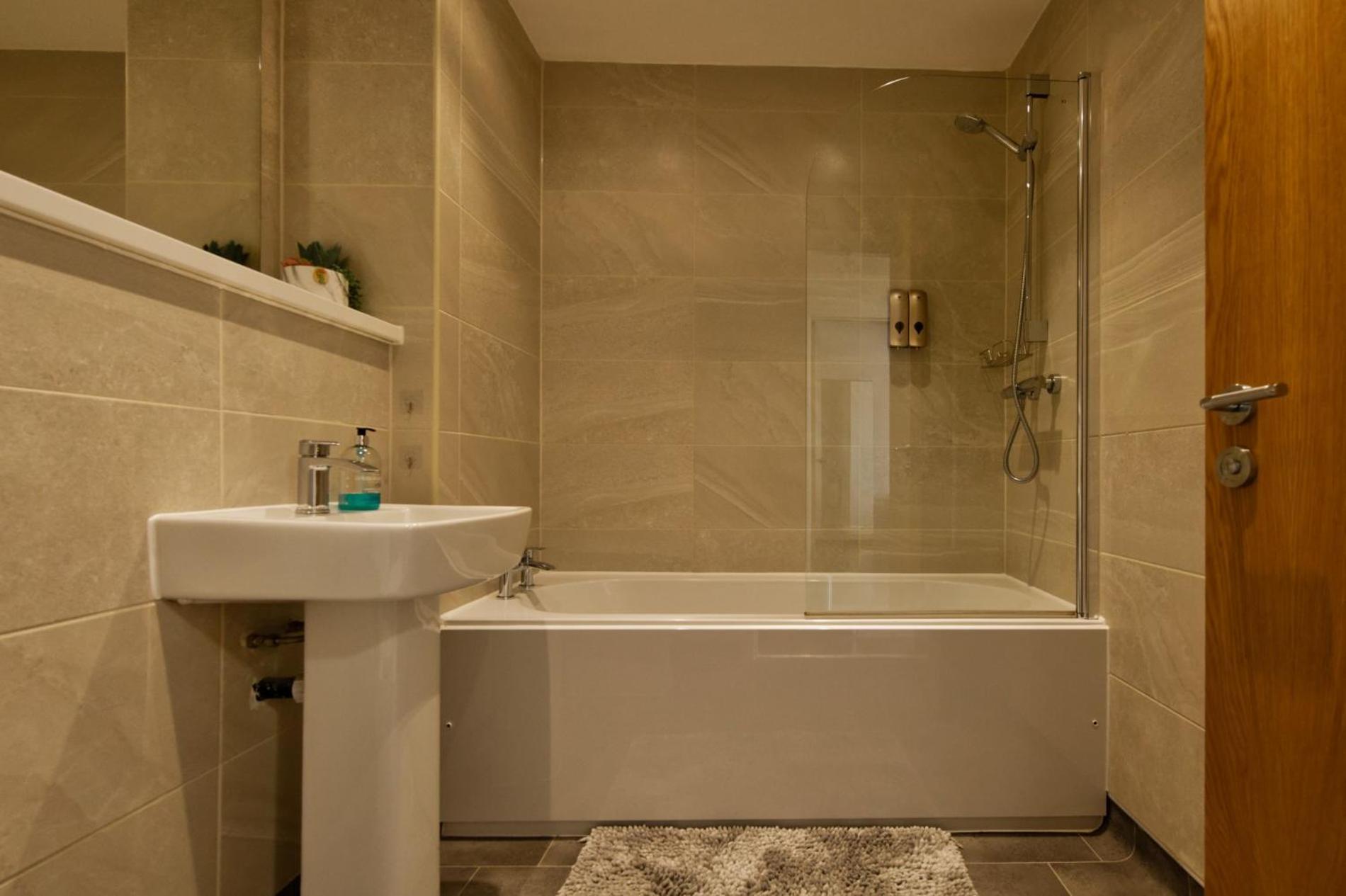 Sidemerseylivings - Central, Bright, And Convenient 2-Bedroom Apartment With Parking Liverpool Zewnętrze zdjęcie
